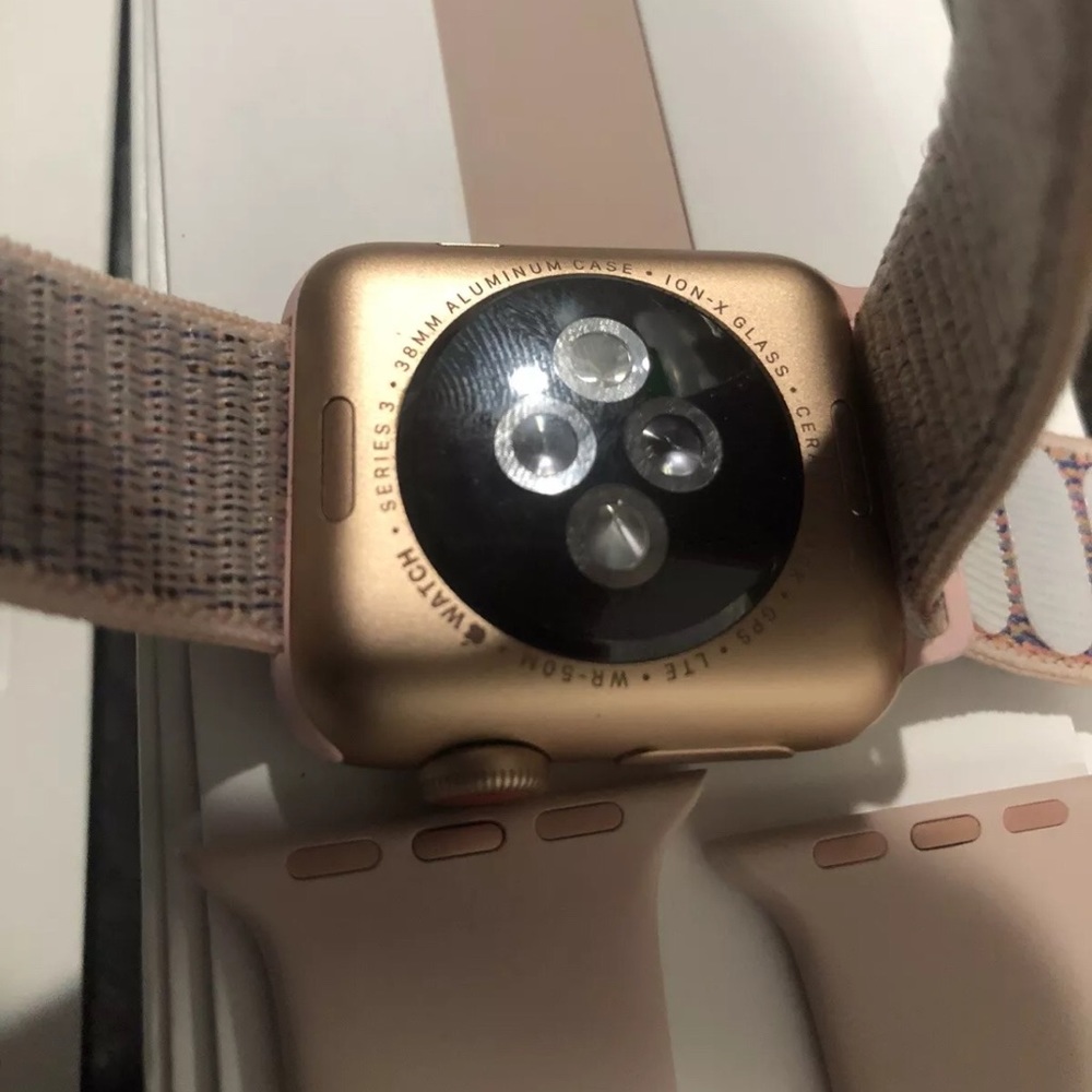 Apple Watch Series 3 LTE+GPS Gold 38mm - Picture 4 of 5